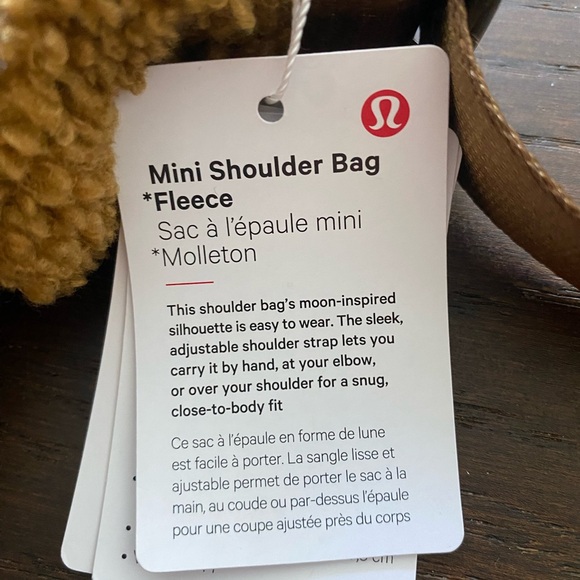Mini fleece shoulder bag lululemon - NEVER USED TAG STILL ON - Picture 3 of 3